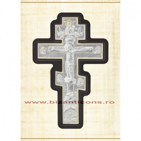 Cruce metal pe suport de lemn Cruce metal pe suport de lemn